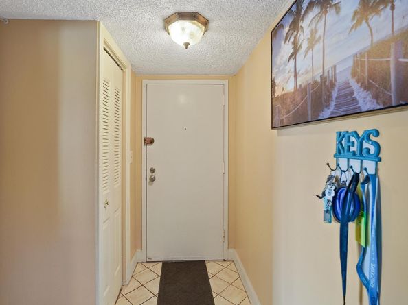 4174 Inverrary Dr 701, Lauderhill FL 33319