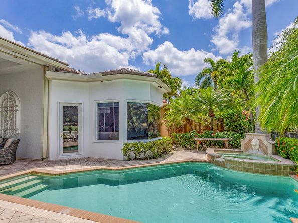 119 Via Paradisio, Palm Beach Gardens FL 33418