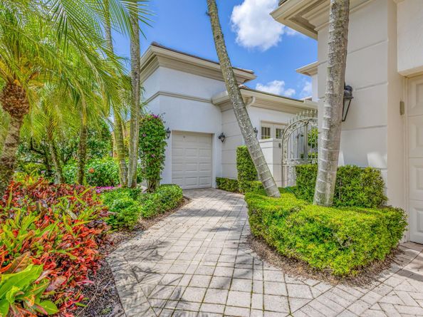 119 Via Paradisio, Palm Beach Gardens FL 33418