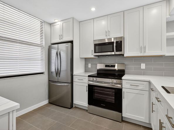 3710 Whitehall Drive 404, West Palm Beach FL 33401