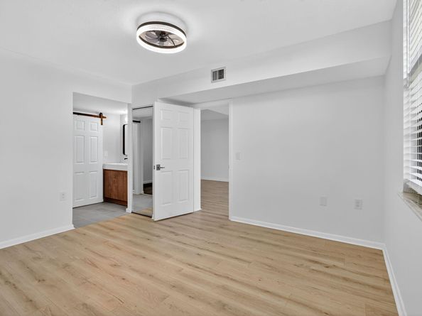 3710 Whitehall Drive 404, West Palm Beach FL 33401