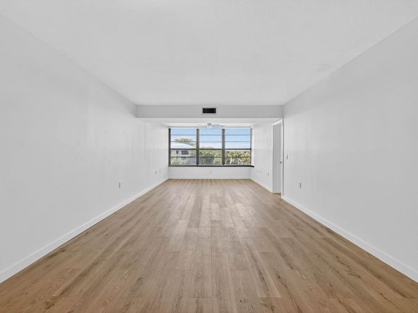 3710 Whitehall Drive 404, West Palm Beach FL 33401