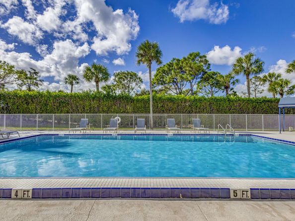 3710 Whitehall Drive 404, West Palm Beach FL 33401