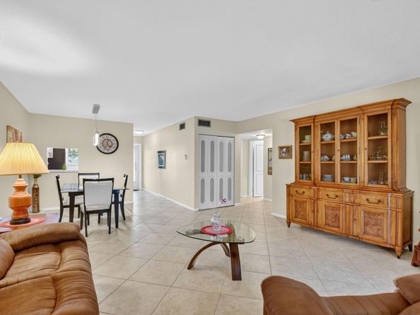203 Oxford 100, West Palm Beach FL 33417