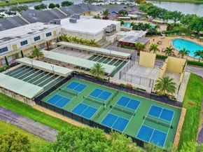 203 Oxford 100, West Palm Beach FL 33417