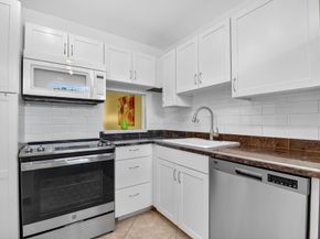 203 Oxford 100, West Palm Beach FL 33417