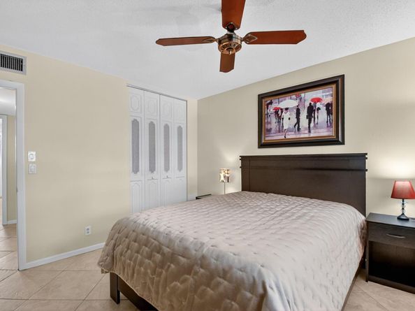 203 Oxford 100, West Palm Beach FL 33417