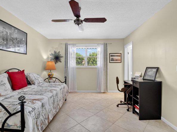 203 Oxford 100, West Palm Beach FL 33417