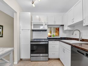 203 Oxford 100, West Palm Beach FL 33417