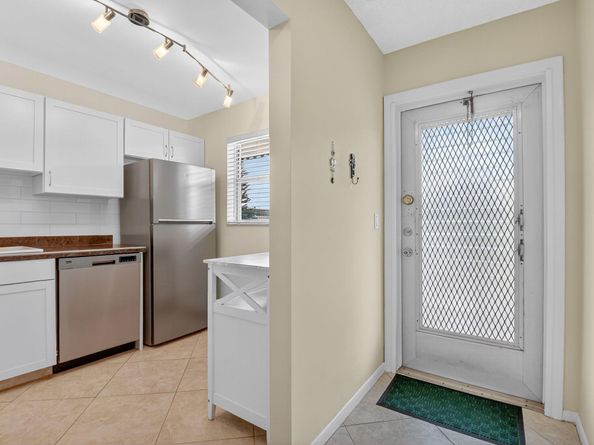 203 Oxford 100, West Palm Beach FL 33417