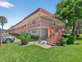 203 Oxford 100, West Palm Beach FL 33417