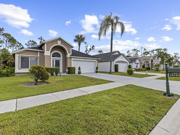 15193 Oak Chase Court, Wellington FL 33414