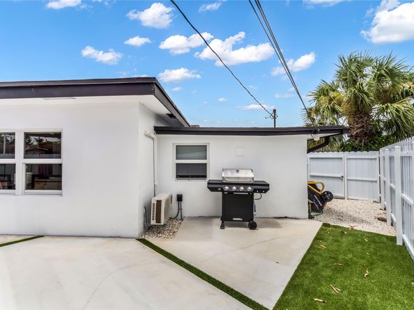 1618 NW 11th Ave, Fort Lauderdale FL 33311
