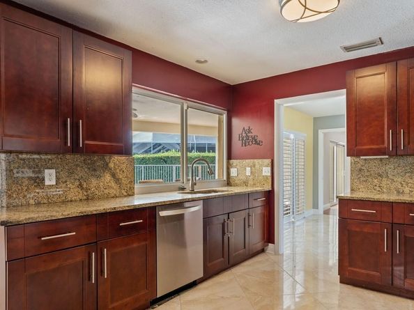 4806 Kumquat Dr, Tamarac FL 33319