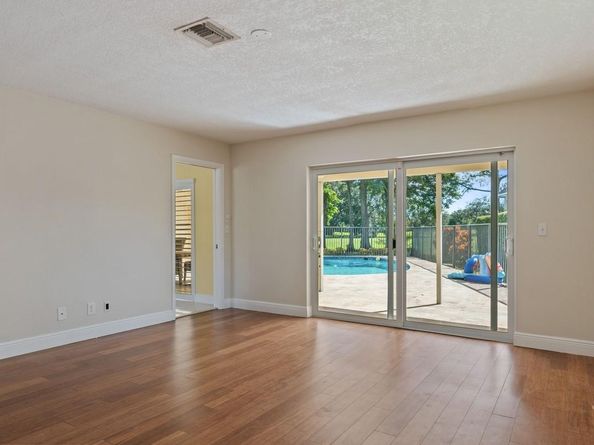 4806 Kumquat Dr, Tamarac FL 33319