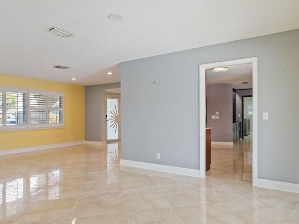 4806 Kumquat Dr, Tamarac FL 33319
