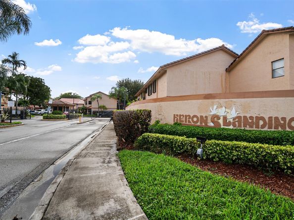 1013 SW 112th Ter 1013, Pembroke Pines FL 33025