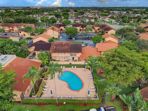 1013 SW 112th Ter 1013, Pembroke Pines FL 33025
