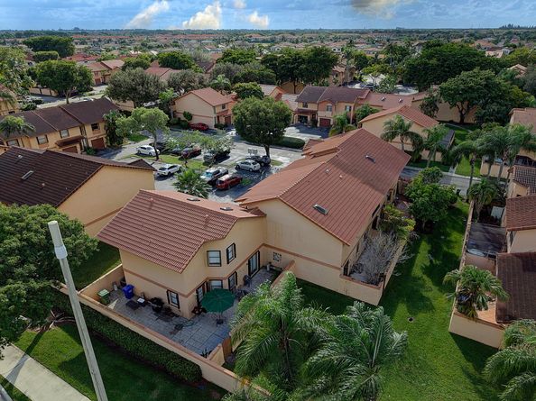 1013 SW 112th Ter 1013, Pembroke Pines FL 33025