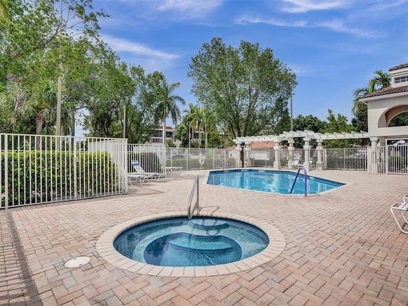 2491 Aragon Blvd 2, Sunrise FL 33322