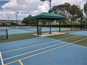 4200 Hillcrest Drive 405, Hollywood FL 33021