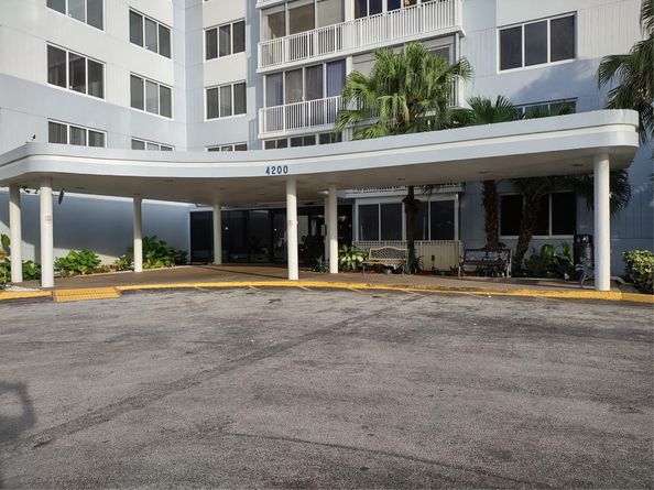4200 Hillcrest Drive 405, Hollywood FL 33021