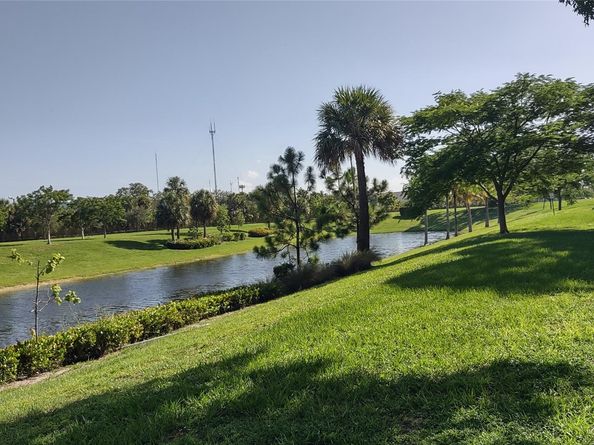 4200 Hillcrest Drive 405, Hollywood FL 33021