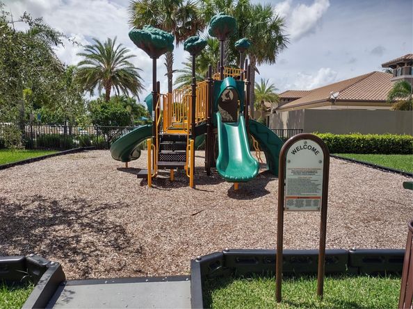 4200 Hillcrest Drive 405, Hollywood FL 33021