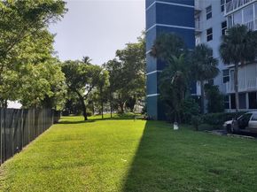 4200 Hillcrest Drive 405, Hollywood FL 33021