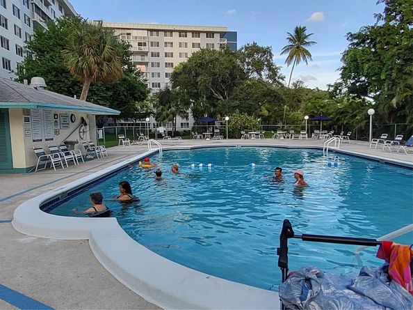 4200 Hillcrest Drive 405, Hollywood FL 33021