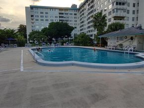 4200 Hillcrest Drive 405, Hollywood FL 33021