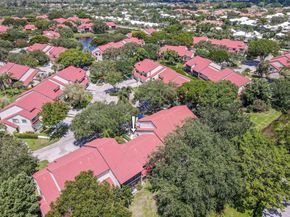 10 Lexington Lane E B, Palm Beach Gardens FL 33418