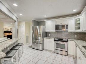 10 Lexington Lane E B, Palm Beach Gardens FL 33418