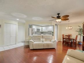 10 Lexington Lane E B, Palm Beach Gardens FL 33418