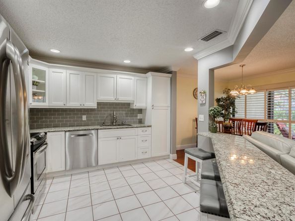 10 Lexington Lane E B, Palm Beach Gardens FL 33418