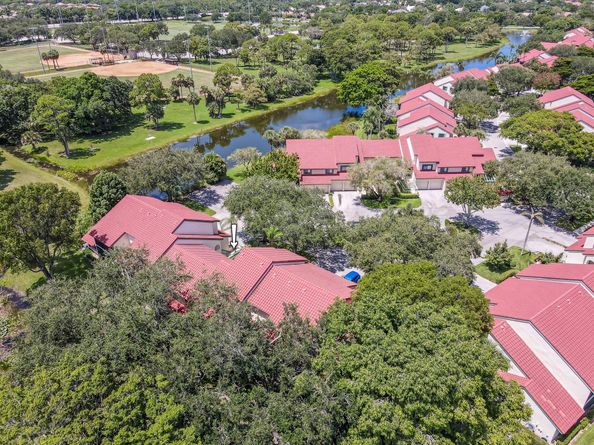 10 Lexington Lane E B, Palm Beach Gardens FL 33418
