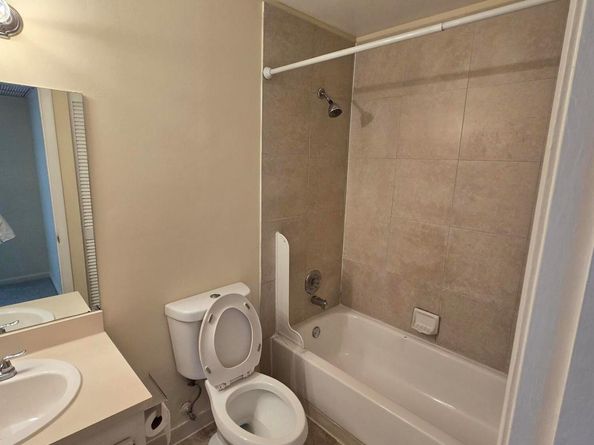 1854 Abbey Road 202, West Palm Beach FL 33415