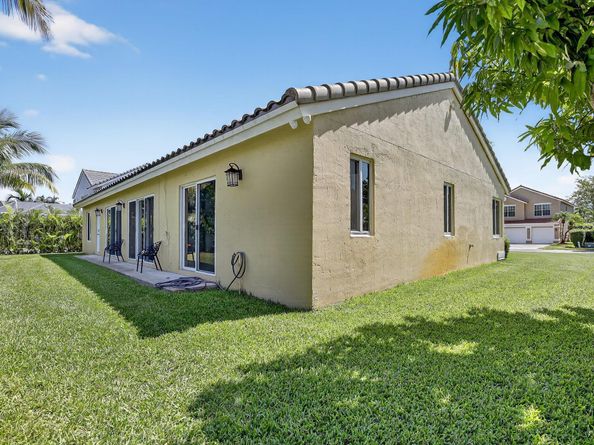 1210 NW 193rd Ave, Pembroke Pines FL 33029
