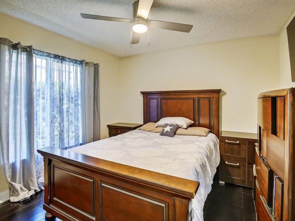 1210 NW 193rd Ave, Pembroke Pines FL 33029