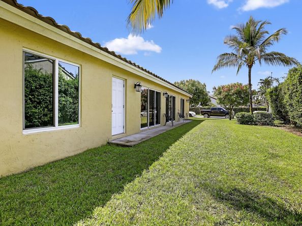 1210 NW 193rd Ave, Pembroke Pines FL 33029