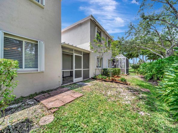 6010 N Golden Beauty Ln, Tamarac FL 33321