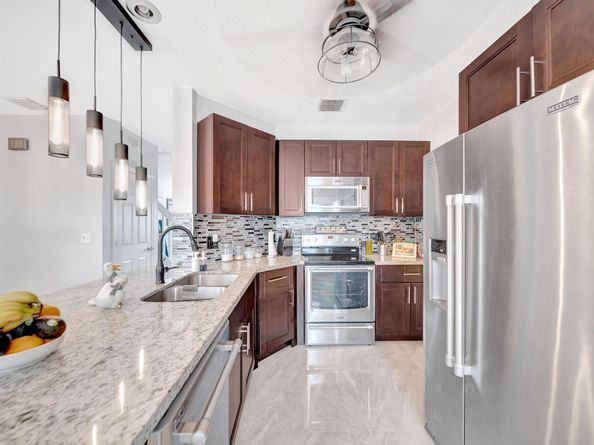 6010 N Golden Beauty Ln, Tamarac FL 33321