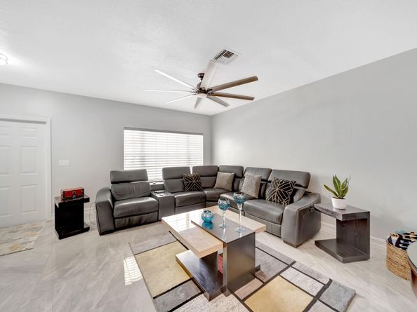 6010 N Golden Beauty Ln, Tamarac FL 33321