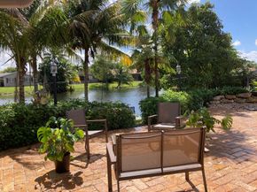 10402 NW 5th Mnr, Plantation FL 33324