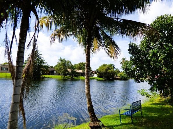 10402 NW 5th Mnr, Plantation FL 33324