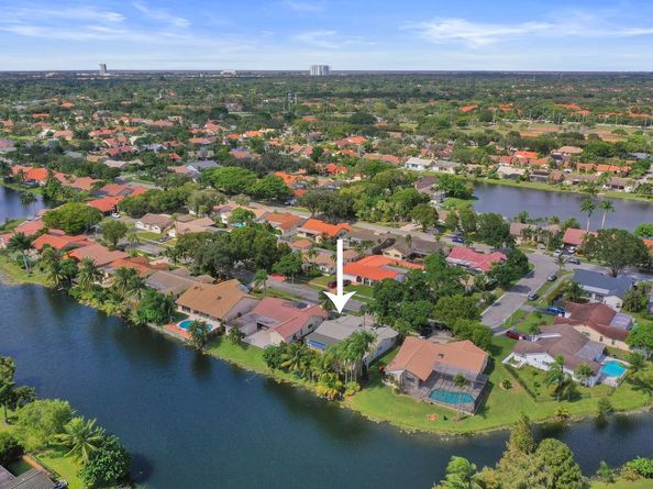 10402 NW 5th Mnr, Plantation FL 33324