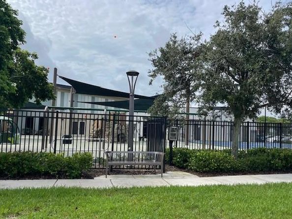 221 NE 57th St, Oakland Park FL 33334