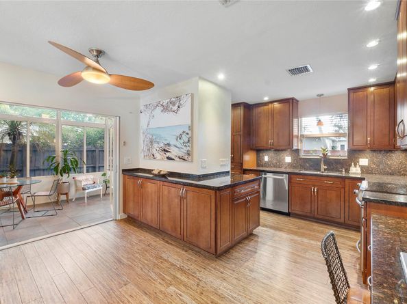 221 NE 57th St, Oakland Park FL 33334