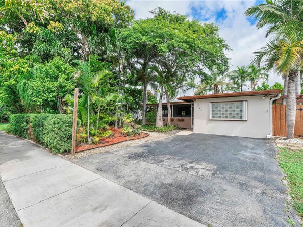 221 NE 57th St, Oakland Park FL 33334