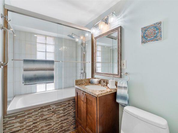 221 NE 57th St, Oakland Park FL 33334